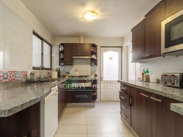 Oportunidad! Casa rebajada con un gran patio en Cumbres de la Viña!