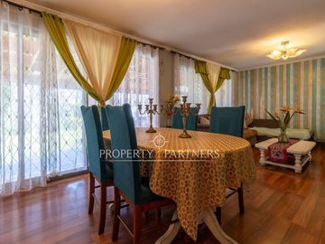 Oportunidad! Casa rebajada con un gran patio en Cumbres de la Viña!