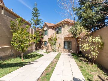 Oportunidad! Casa rebajada con un gran patio en Cumbres de la Viña!