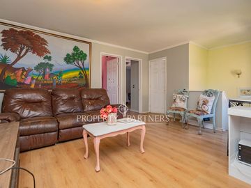Oportunidad! Casa rebajada con un gran patio en Cumbres de la Viña!
