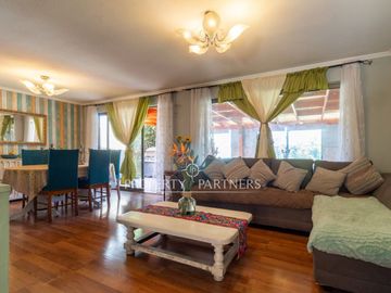Oportunidad! Casa rebajada con un gran patio en Cumbres de la Viña!