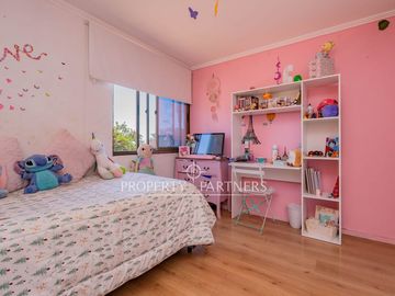 Oportunidad! Casa rebajada con un gran patio en Cumbres de la Viña!