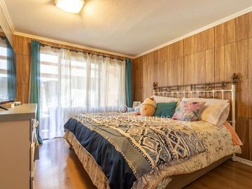 Oportunidad! Casa rebajada con un gran patio en Cumbres de la Viña!