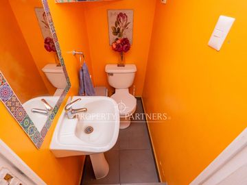 Oportunidad! Casa rebajada con un gran patio en Cumbres de la Viña!