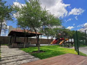 Casa en Venta al sur de la ciudad en Lucerna Residencial