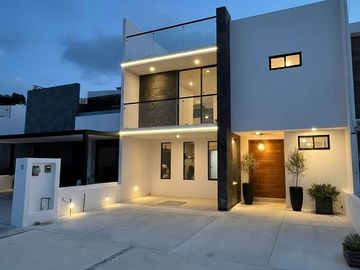 CASA  EN VENTA, EN CORREGIDORA , QUERETARO