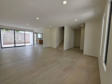 CASA  EN VENTA, EN CORREGIDORA , QUERETARO