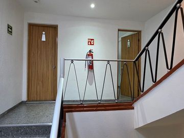 Oficina 155m2 acondicionada con baños en la Roma