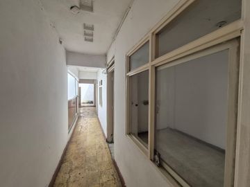 Vendo Casa de 3 plantas barrio Saavedra Galindo. para remodelar