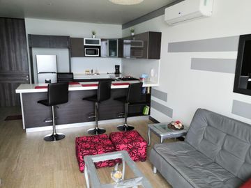 Departamento amueblado en 3er. piso de Torre Levant. Acabados de lujo y hermosa vista al mar