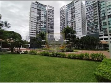 Venta de departamento en pH, Central Park, 12 de Octubre.