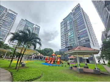 Venta de departamento en pH, Central Park, 12 de Octubre.
