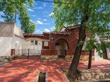VENTA CASA A RECICLAR EN CIUDAD – ÁREA FUNDACIONAL
