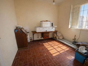 VENTA CASA A RECICLAR EN CIUDAD – ÁREA FUNDACIONAL