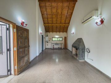 Casa en venta, Sicardi. 3 dormitorios y parque