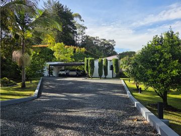 CASA CAMPESTRE EN VENTA EN EL MUNICIPIO DE LA CEJA.