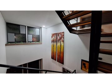CASA UNIFAMILIAR CON ESPACIOS AMPLIOS Y ABIERTOS EN RIONEGRO