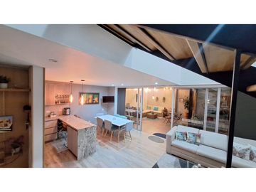 CASA UNIFAMILIAR CON ESPACIOS AMPLIOS Y ABIERTOS EN RIONEGRO