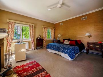 Exclusiva Casa de estilo Francés en Belgrano Chico con Jardín, Pileta y Quincho