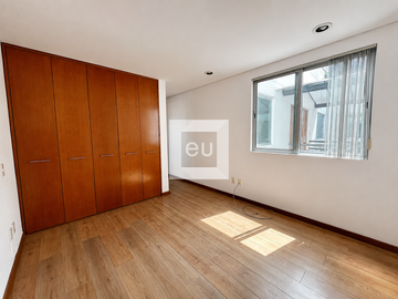 Departamento con roof garden privado en renta en Roma Norte