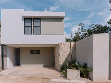 Casa en Venta en Privada, Conkal | 3 Recámaras, Piscina y Paneles Solar