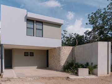 Casa en Venta en Privada, Conkal | 3 Recámaras, Piscina y Paneles Solar