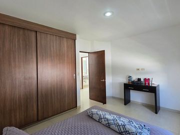 CASA EN VENTA EN EL REFUGIO, QUERÉTARO | AMPLIO TERRENO| SOBRE CALLE