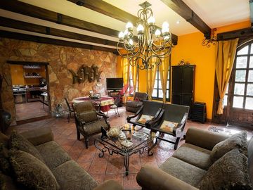 Casa en Venta en San Martín de las Flores, Tlaquepaque