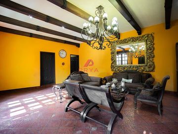 Casa en Venta en San Martín de las Flores, Tlaquepaque