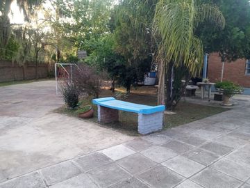 CASA QUINTA CON CANCHA DE TENIS EN SAUCE