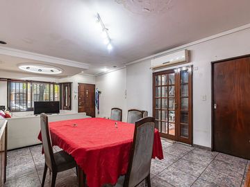 VENTA CASA 5 AMB CON TERRAZA Y COCHERA EN BARRACAS
