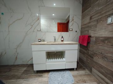 CASA EN VENTA 4 AMBIENTES EN LA UNION CON PARQUE