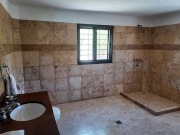 IMPONENTE CASA 5 DOR CON VISTA AL LAGO EN SIQUIMAN
