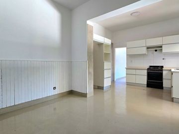 CHALET 6 AMBIENTES EN VENTA CASTELAR NORTE PILETA