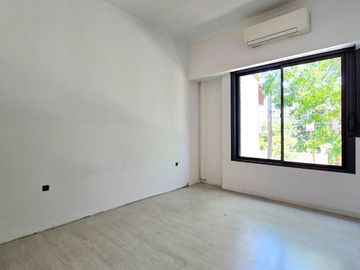 CHALET 6 AMBIENTES EN VENTA CASTELAR NORTE PILETA