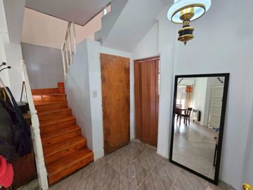 VENTA PERMUTA CASA 5 AMBIENTES PILETA Y COCHERA