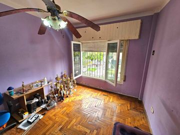 VENTA PERMUTA CASA 5 AMBIENTES PILETA Y COCHERA