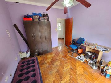 VENTA PERMUTA CASA 5 AMBIENTES PILETA Y COCHERA