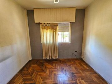 VENTA PERMUTA CASA 5 AMBIENTES PILETA Y COCHERA