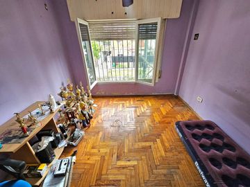 VENTA PERMUTA CASA 5 AMBIENTES PILETA Y COCHERA