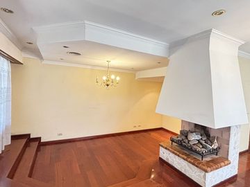 VENTA CASA C/PILETA Y COCHERA MARIANO ACOSTA MERLO