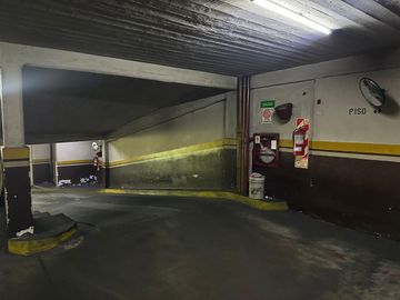 Venta Cochera para Auto mas Moto en Caballito