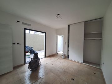VENTA DE CASA A ESTRENAR CON PATIO EN CARRODILLA