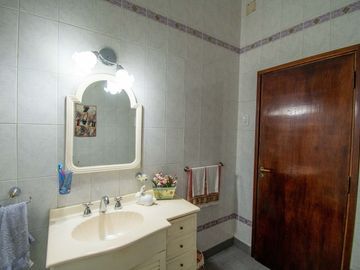 CASA EN VENTA 4 DORMITORIOS ZONA SUR