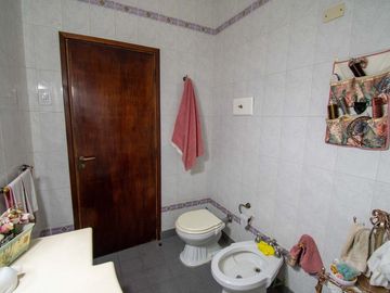 CASA EN VENTA 4 DORMITORIOS ZONA SUR