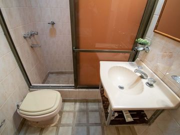 CASA EN VENTA 4 DORMITORIOS ZONA SUR
