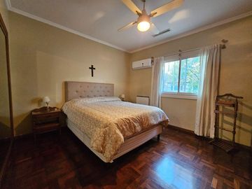VENTA Casa 4 dormitorios - Cochera Jardin y Pileta