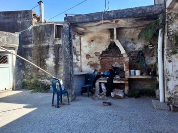 Amplia casa a refaccionar