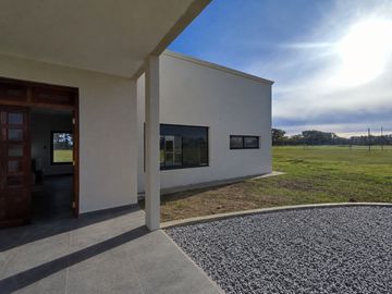 CASA VENTA PRADERAS 57 CAÑUELAS 4 AMBIENTES COCHER