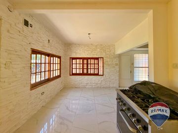 CASA EN VENTA EN LA PLATA - LOS HORNOS